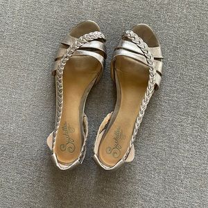 Seychelles flat sandals with braid in Champagne